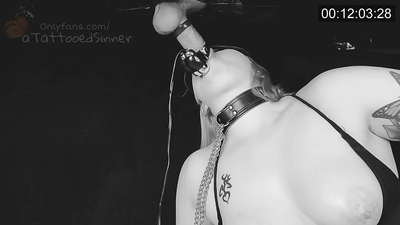 Kaikamahine u'i me ka u'i hemolele ma ka puka hanohano